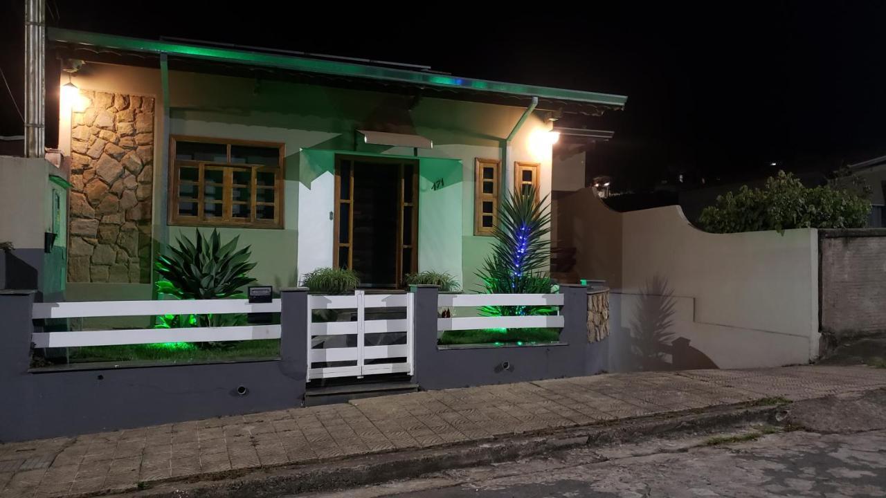 CASA PROXIMO AO CENTRO AGRADAVEL E INTELIGENTE POÇOS DE CALDAS (Brasil) -  de R$ 346